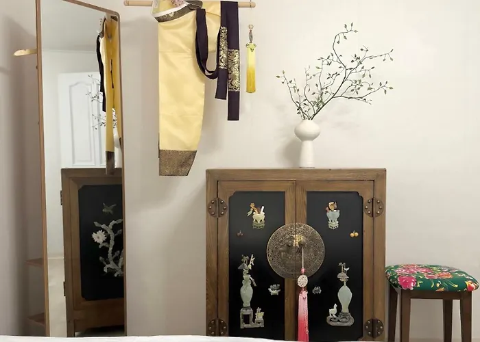 Itaewon Namsan House Free Hanbok Experience For Couples 10-min Walk To Namsan Park 15-min Walk To Noksapyeong Station Apartment *