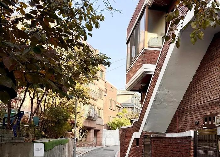 Itaewon Namsan House Free Hanbok Experience For Couples 10-min Walk To Namsan Park 15-min Walk To Noksapyeong Station Seoul